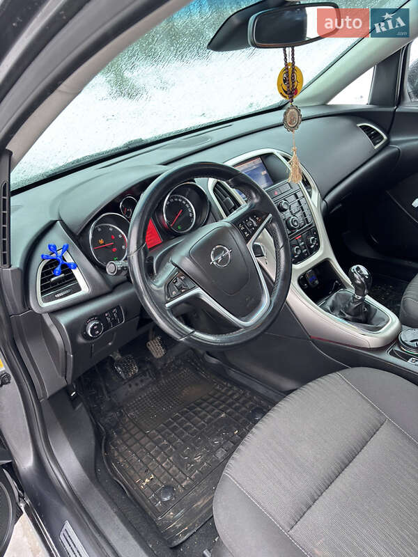 Універсал Opel Astra 2011 в Умані