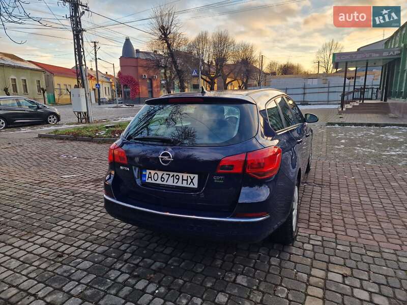 Универсал Opel Astra 2013 в Мукачево