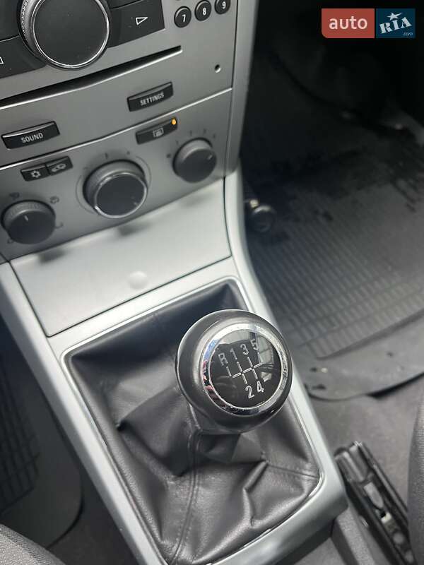 Хэтчбек Opel Astra 2012 в Киеве фото 23 Хэтчбек Opel Astra 2012 в Киеве