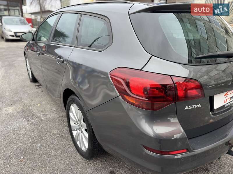 Универсал Opel Astra 2011 в Сумах