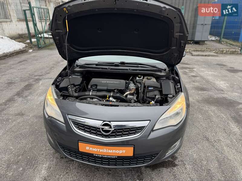 Универсал Opel Astra 2011 в Сумах