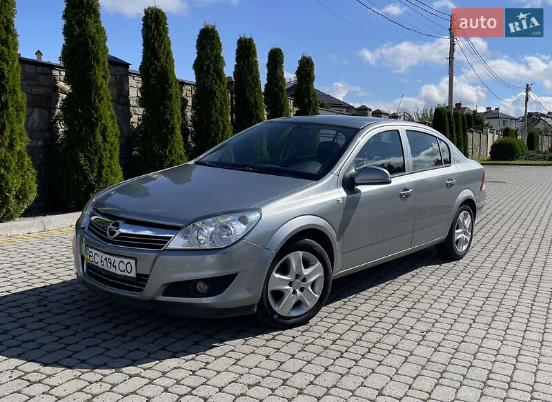 Седан Opel Astra 2012 в Львове фото Седан Opel Astra 2012 в Львове