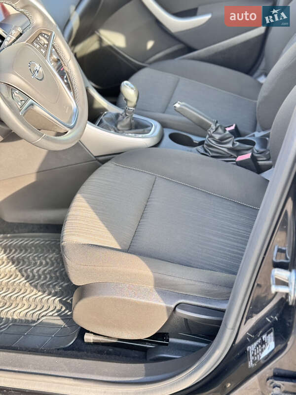 Хэтчбек Opel Astra 2010 в Великой Багачке