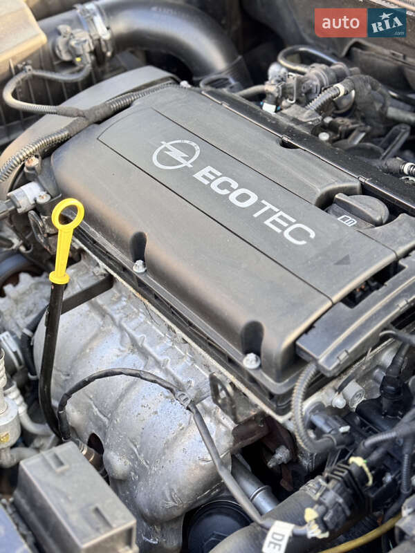 Хэтчбек Opel Astra 2010 в Великой Багачке