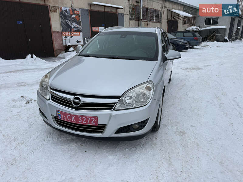 Универсал Opel Astra 2010 в Калуше