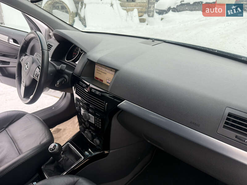 Универсал Opel Astra 2010 в Калуше