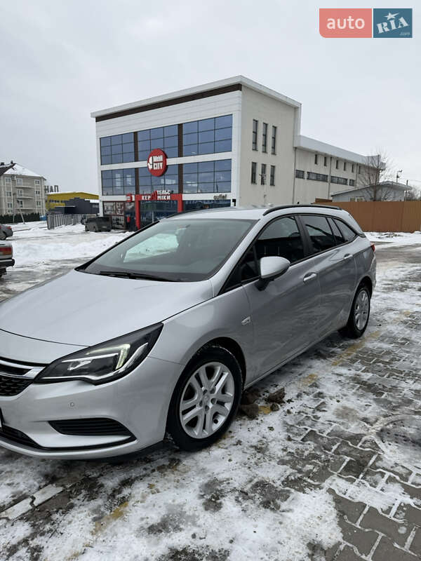 Універсал Opel Astra 2017 в Чернівцях