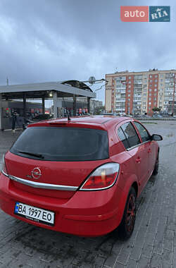 Хэтчбек Opel Astra 2006 в Александрие