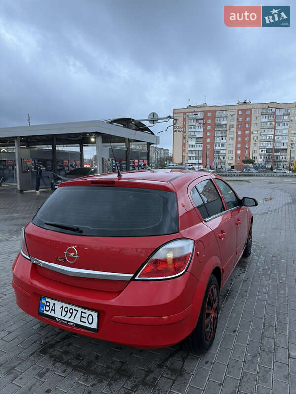 Хэтчбек Opel Astra 2006 в Александрие