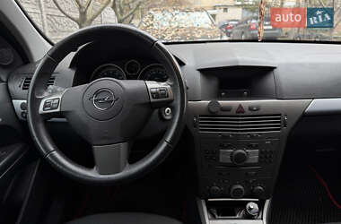 Хэтчбек Opel Astra 2006 в Александрие
