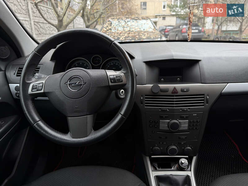 Хэтчбек Opel Astra 2006 в Александрие