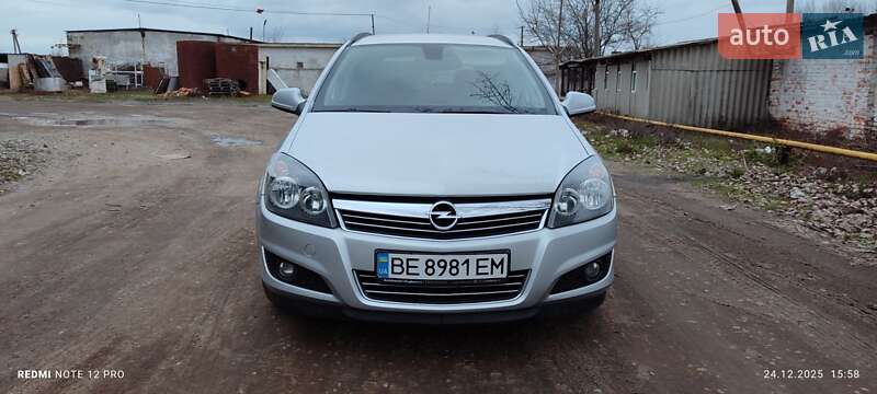 Универсал Opel Astra 2010 в Первомайске