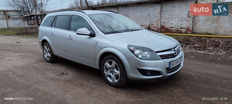 Универсал Opel Astra 2010 в Первомайске
