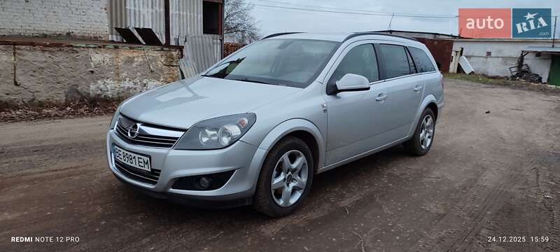 Универсал Opel Astra 2010 в Первомайске