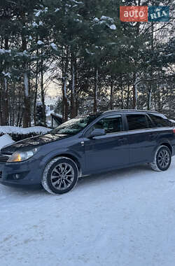 Универсал Opel Astra 2010 в Луцке