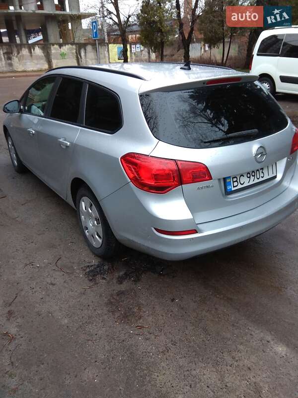Універсал Opel Astra 2011 в Львові