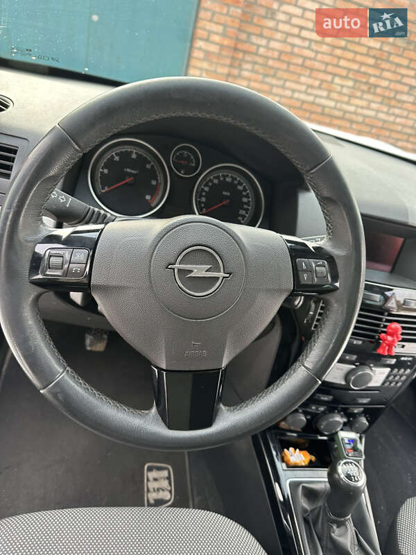 Универсал Opel Astra 2010 в Виннице