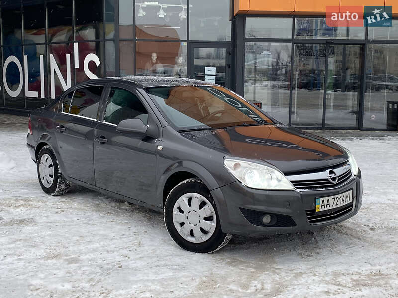 Седан Opel Astra 2012 в Киеве