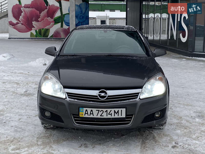 Седан Opel Astra 2012 в Киеве