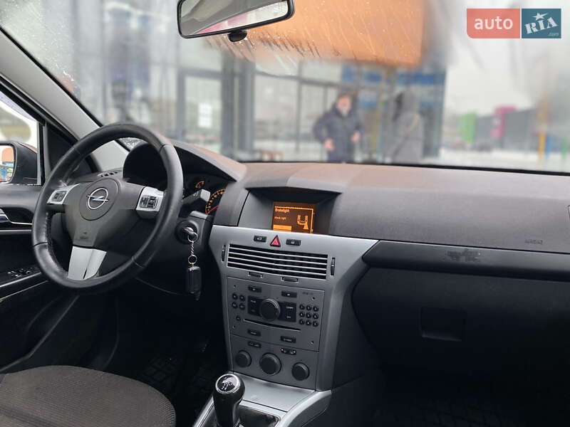 Седан Opel Astra 2012 в Киеве