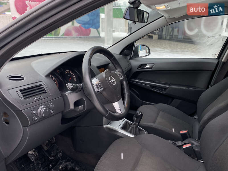 Седан Opel Astra 2012 в Киеве