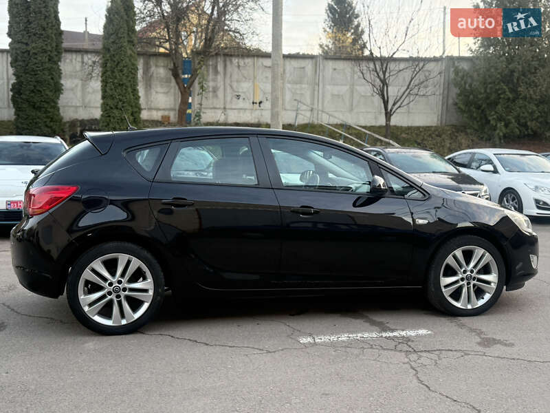 Хэтчбек Opel Astra 2010 в Ровно