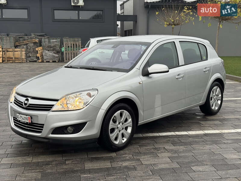 Хэтчбек Opel Astra 2009 в Луцке фото 2 Хэтчбек Opel Astra 2009 в Луцке
