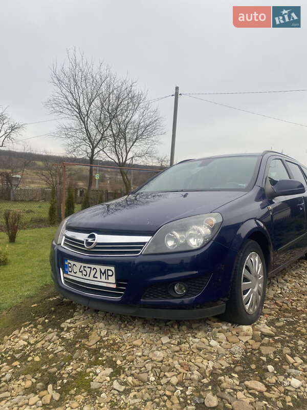 Універсал Opel Astra 2010 в Самборі