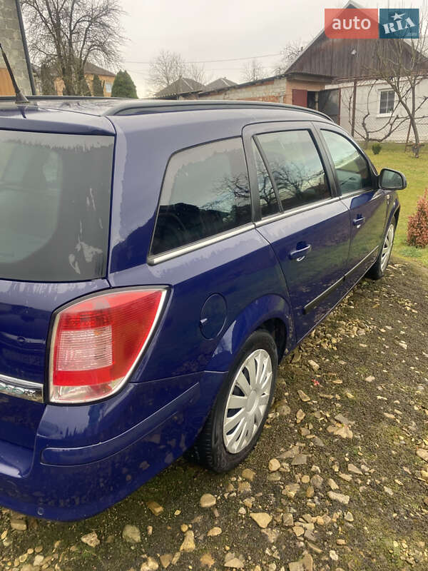 Універсал Opel Astra 2010 в Самборі