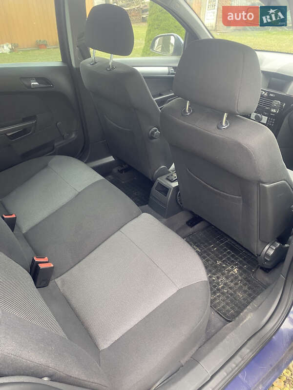 Універсал Opel Astra 2010 в Самборі