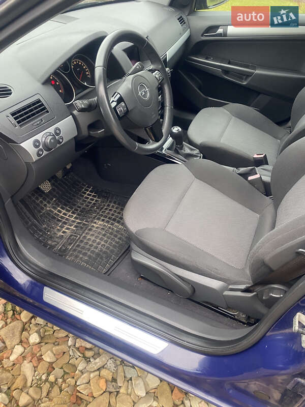 Універсал Opel Astra 2010 в Самборі