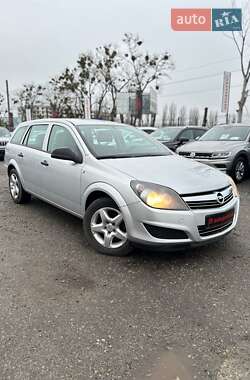 Универсал Opel Astra 2010 в Белогородке