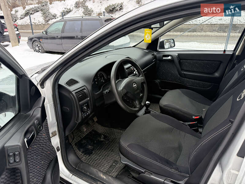 Универсал Opel Astra 2001 в Кременце