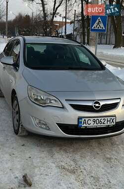 Універсал Opel Astra 2011 в Луцьку
