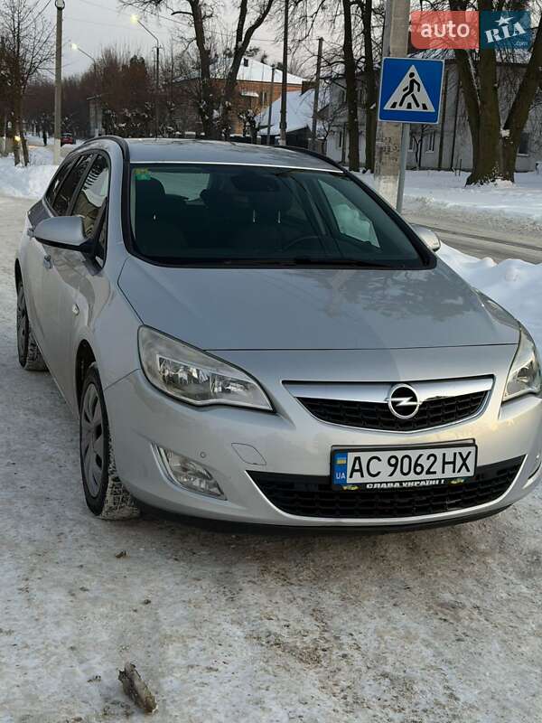 Opel Astra 2011