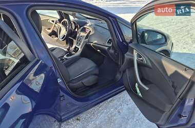 Универсал Opel Astra 2013 в Буче