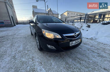 Универсал Opel Astra 2011 в Черновцах