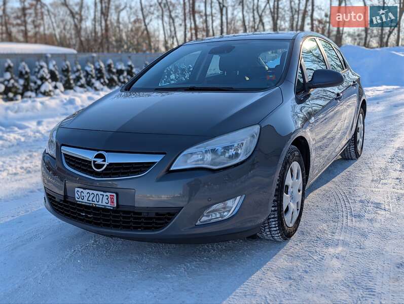 Хэтчбек Opel Astra 2012 в Луцке