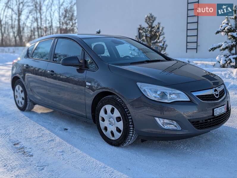 Хэтчбек Opel Astra 2012 в Луцке