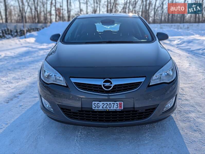Хэтчбек Opel Astra 2012 в Луцке