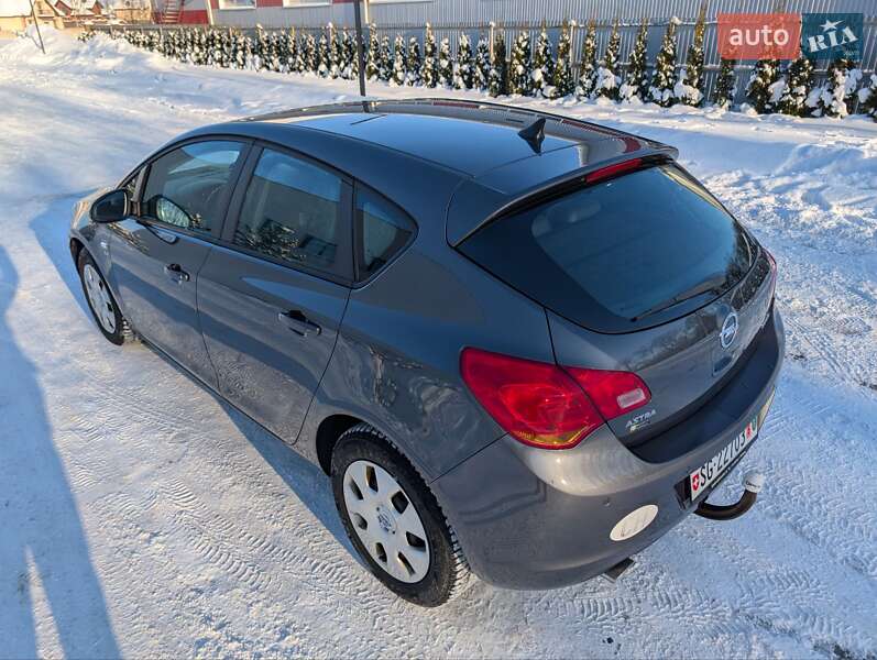 Хэтчбек Opel Astra 2012 в Луцке
