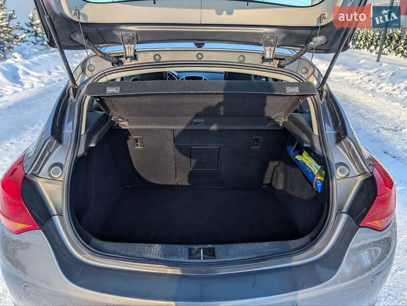 Хэтчбек Opel Astra 2012 в Луцке