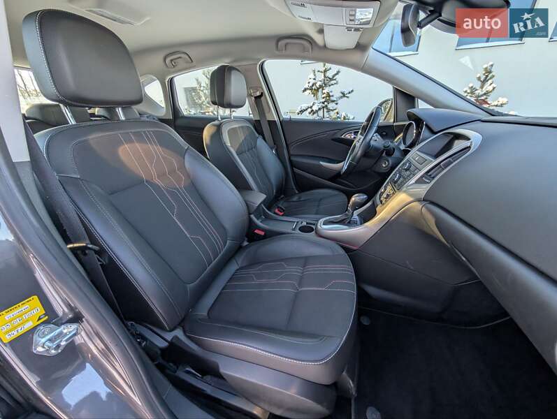 Хэтчбек Opel Astra 2012 в Луцке