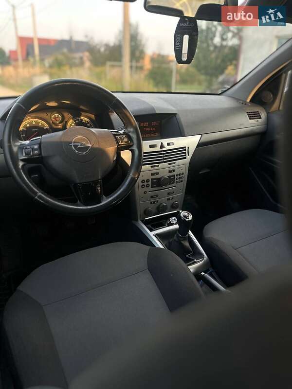 Хэтчбек Opel Astra 2014 в Коломые