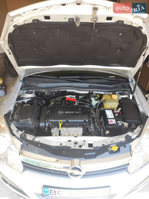 Хэтчбек Opel Astra 2014 в Коломые