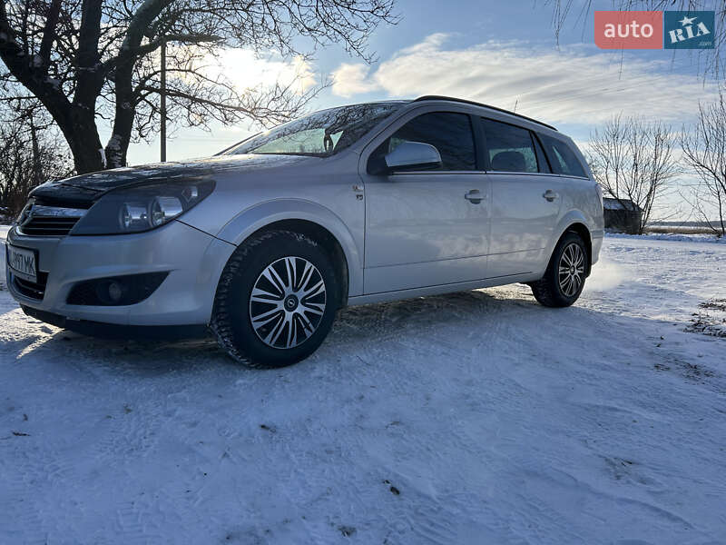 Универсал Opel Astra 2010 в Лозовой