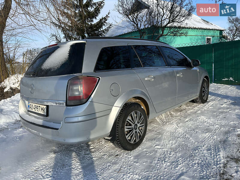 Универсал Opel Astra 2010 в Лозовой