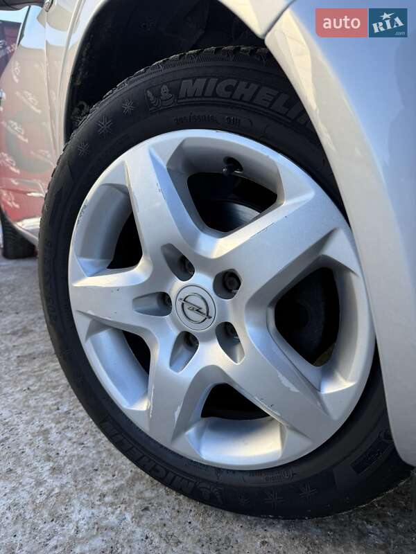 Универсал Opel Astra 2008 в Сумах