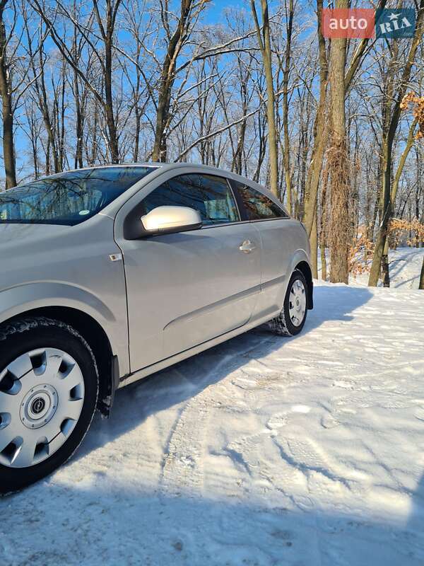 Хэтчбек Opel Astra 2005 в Киеве