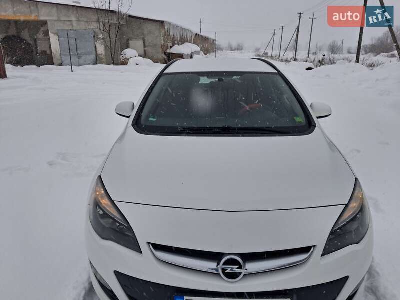 Универсал Opel Astra 2015 в Дрогобыче